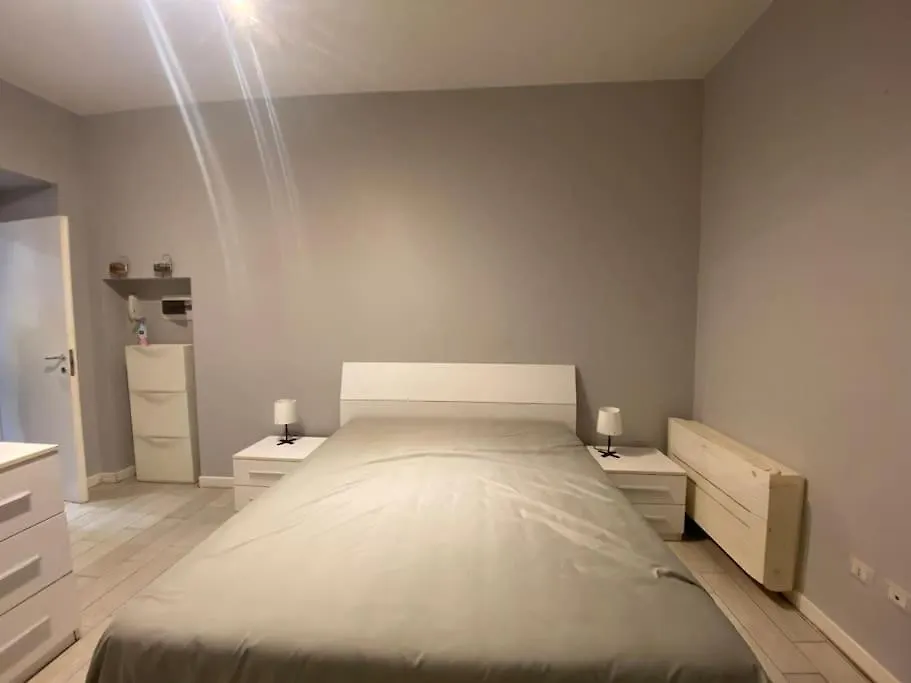 Apartament Madison 16 Mediolan 0*,  Włochy